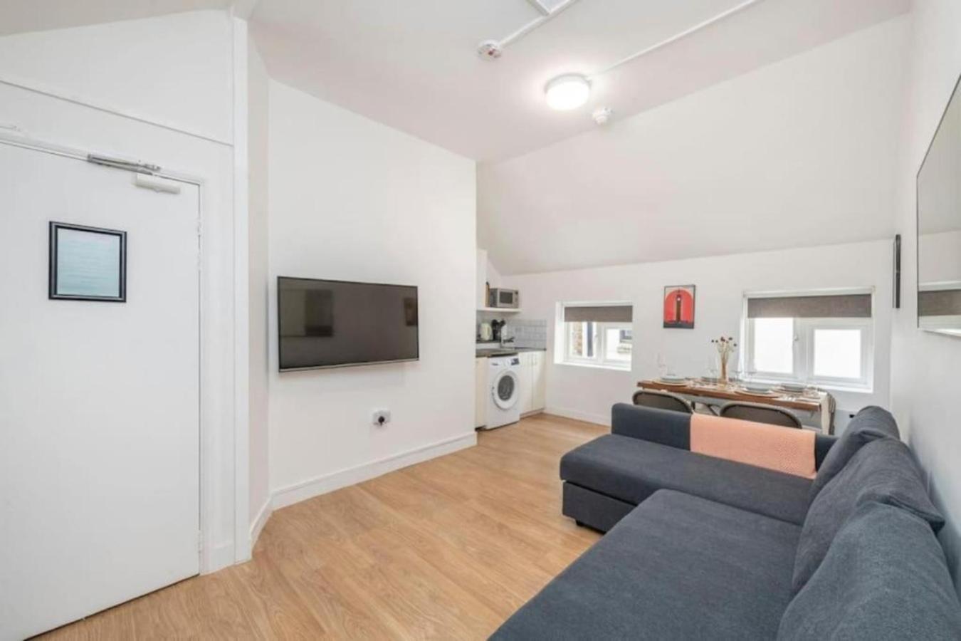 The Cutesy - Fitzrovia - By Frankie Says Appartement Londen Buitenkant foto